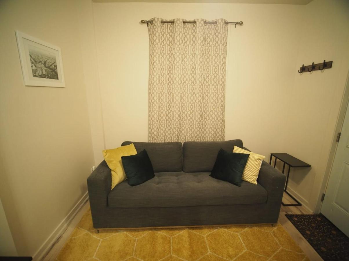 Cozy 1 Bedroom Centrally Located Hamilton Exterior foto