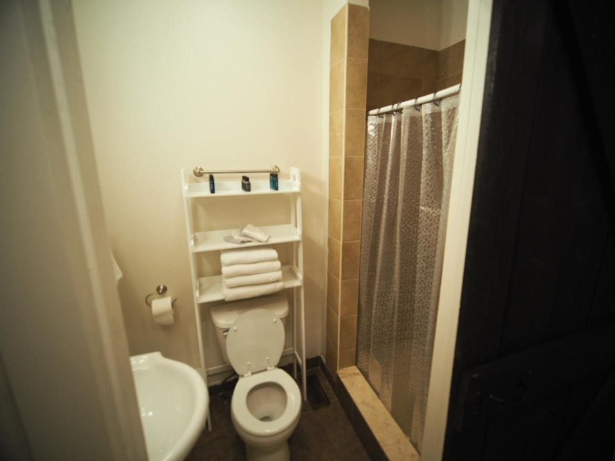 Cozy 1 Bedroom Centrally Located Hamilton Exterior foto